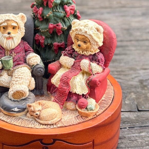 Robert Raikes Santa & Mrs Claus Bears Music Box Plays Here Comes Santa Claus Vtg - Picture 5 of 13